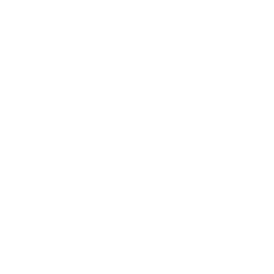 Antenneninstallation auf einem Dach für verbesserten Empfang.